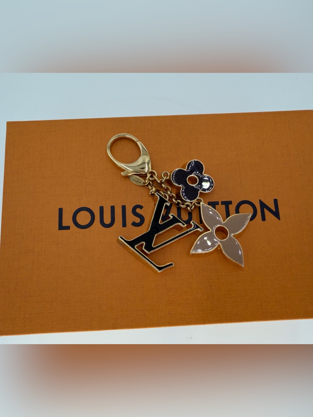 Louis Vuitton Fleur De Monogram Bag Charm
W/Authenticate First COA